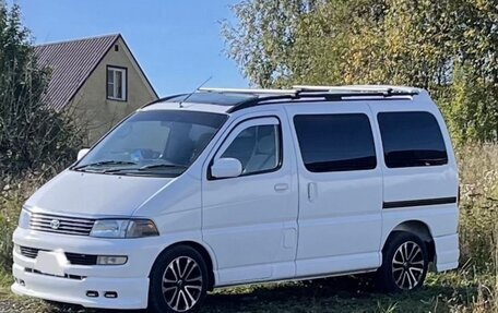 Toyota Regius, 1998 год, 900 000 рублей, 24 фотография