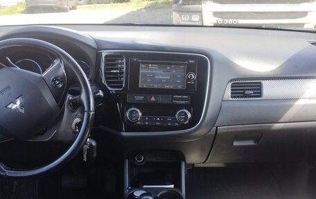 Mitsubishi Outlander III рестайлинг 3, 2015 год, 1 450 000 рублей, 4 фотография