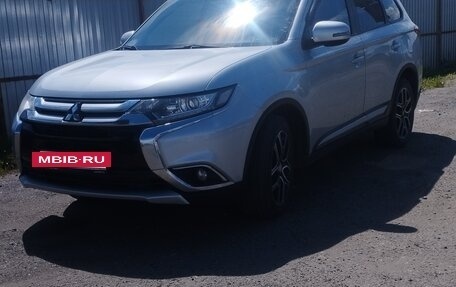 Mitsubishi Outlander III рестайлинг 3, 2015 год, 1 450 000 рублей, 5 фотография