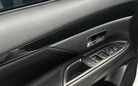 Mitsubishi Outlander III рестайлинг 3, 2023 год, 1 820 000 рублей, 12 фотография