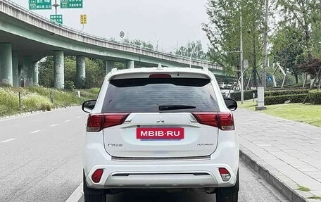 Mitsubishi Outlander III рестайлинг 3, 2023 год, 1 820 000 рублей, 4 фотография