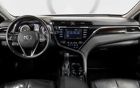 Toyota Camry, 2020 год, 1 740 000 рублей, 8 фотография