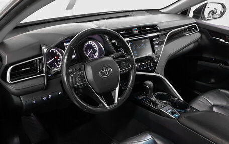 Toyota Camry, 2020 год, 1 740 000 рублей, 7 фотография