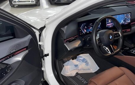 BMW 5 серия, 2023 год, 6 600 000 рублей, 10 фотография