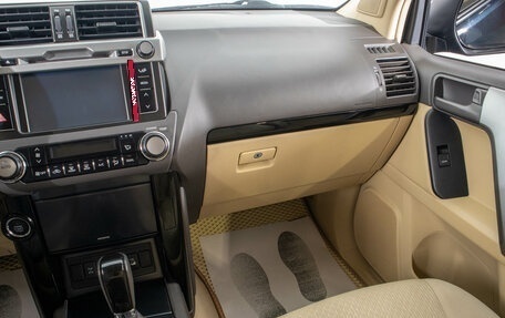 Toyota Land Cruiser Prado 150 рестайлинг 2, 2016 год, 3 799 000 рублей, 25 фотография
