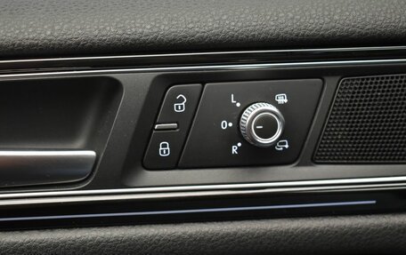 Volkswagen Touareg III, 2017 год, 3 699 000 рублей, 24 фотография