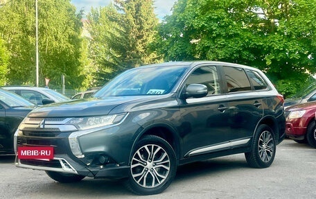 Mitsubishi Outlander III рестайлинг 3, 2019 год, 1 415 000 рублей, 3 фотография