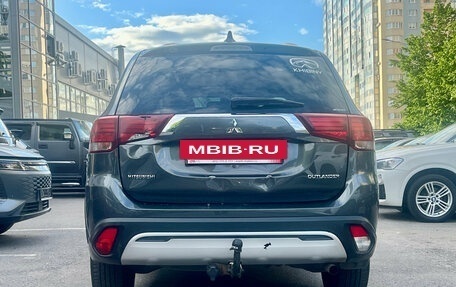 Mitsubishi Outlander III рестайлинг 3, 2019 год, 1 415 000 рублей, 5 фотография