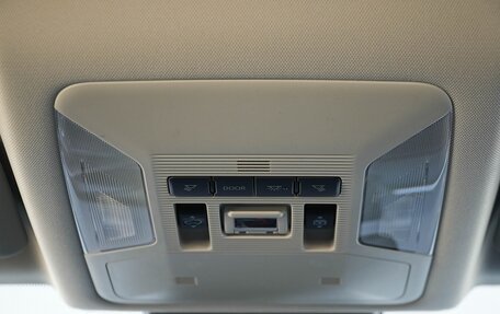 Toyota RAV4, 2025 год, 3 990 000 рублей, 25 фотография
