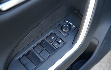 Toyota RAV4, 2025 год, 3 990 000 рублей, 18 фотография