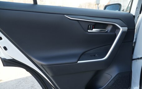 Toyota RAV4, 2025 год, 3 990 000 рублей, 35 фотография