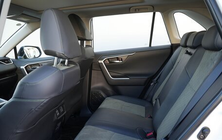 Toyota RAV4, 2025 год, 3 990 000 рублей, 37 фотография