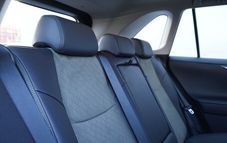 Toyota RAV4, 2025 год, 3 990 000 рублей, 38 фотография
