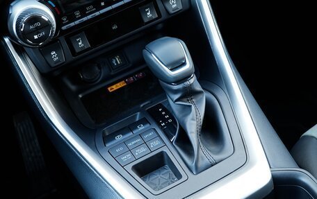 Toyota RAV4, 2025 год, 3 990 000 рублей, 33 фотография