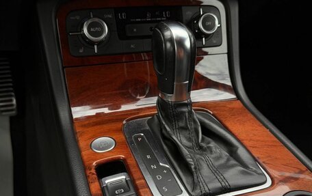 Volkswagen Touareg III, 2011 год, 1 899 000 рублей, 24 фотография