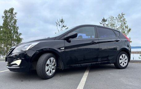 Hyundai Solaris II рестайлинг, 2015 год, 1 050 000 рублей, 2 фотография