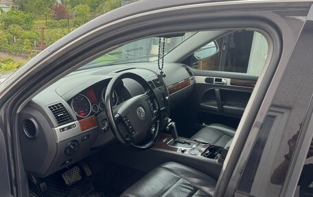 Volkswagen Touareg III, 2010 год, 1 350 000 рублей, 2 фотография