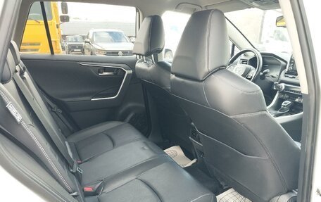 Toyota RAV4, 2019 год, 3 170 000 рублей, 10 фотография