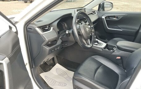 Toyota RAV4, 2019 год, 3 170 000 рублей, 8 фотография