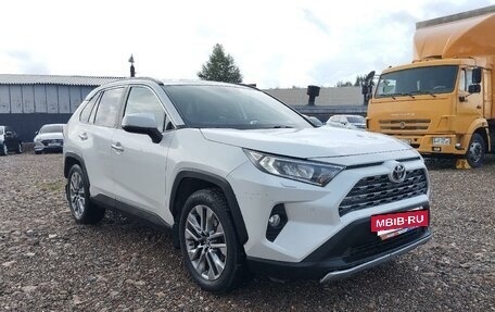Toyota RAV4, 2019 год, 3 170 000 рублей, 2 фотография