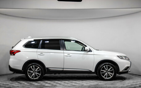 Mitsubishi Outlander III рестайлинг 3, 2016 год, 1 399 000 рублей, 4 фотография