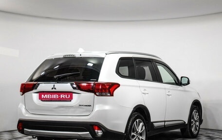 Mitsubishi Outlander III рестайлинг 3, 2016 год, 1 399 000 рублей, 6 фотография