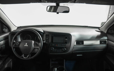 Mitsubishi Outlander III рестайлинг 3, 2016 год, 1 399 000 рублей, 10 фотография