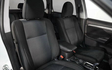 Mitsubishi Outlander III рестайлинг 3, 2016 год, 1 399 000 рублей, 19 фотография