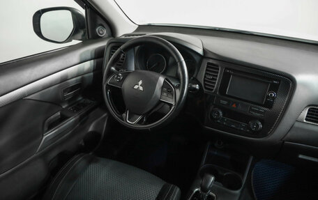 Mitsubishi Outlander III рестайлинг 3, 2016 год, 1 399 000 рублей, 9 фотография