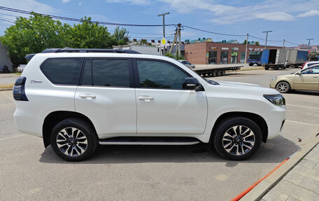 Toyota Land Cruiser Prado 150 рестайлинг 2, 2022 год, 8 500 000 рублей, 7 фотография