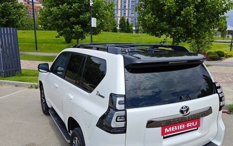 Toyota Land Cruiser Prado 150 рестайлинг 2, 2022 год, 8 500 000 рублей, 5 фотография