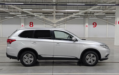 Mitsubishi Outlander III рестайлинг 3, 2018 год, 1 890 000 рублей, 5 фотография