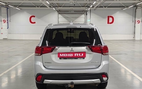 Mitsubishi Outlander III рестайлинг 3, 2018 год, 1 890 000 рублей, 7 фотография