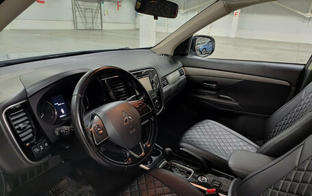 Mitsubishi Outlander III рестайлинг 3, 2018 год, 1 890 000 рублей, 20 фотография