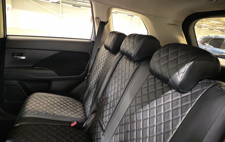 Mitsubishi Outlander III рестайлинг 3, 2018 год, 1 890 000 рублей, 15 фотография