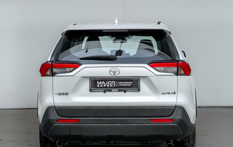 Toyota RAV4, 2021 год, 2 820 000 рублей, 6 фотография
