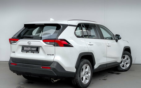 Toyota RAV4, 2021 год, 2 820 000 рублей, 5 фотография