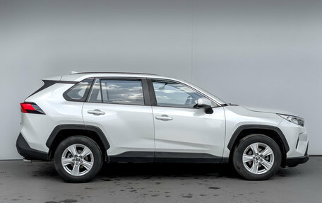 Toyota RAV4, 2021 год, 2 820 000 рублей, 4 фотография