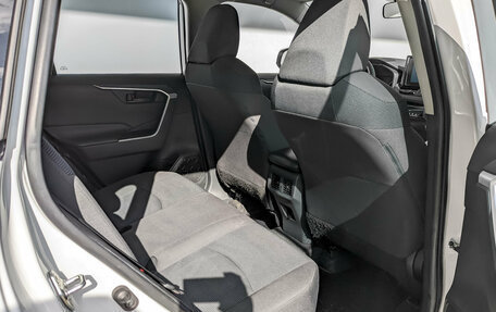 Toyota RAV4, 2021 год, 2 820 000 рублей, 12 фотография