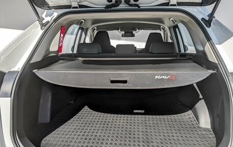 Toyota RAV4, 2021 год, 2 820 000 рублей, 10 фотография