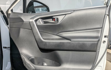 Toyota RAV4, 2021 год, 2 820 000 рублей, 23 фотография