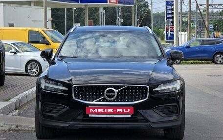 Volvo V60 Cross Country II, 2019 год, 3 450 000 рублей, 2 фотография