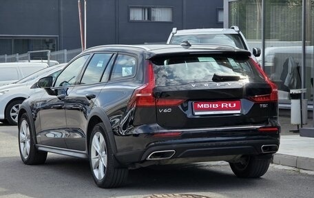 Volvo V60 Cross Country II, 2019 год, 3 450 000 рублей, 5 фотография