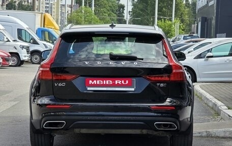 Volvo V60 Cross Country II, 2019 год, 3 450 000 рублей, 6 фотография