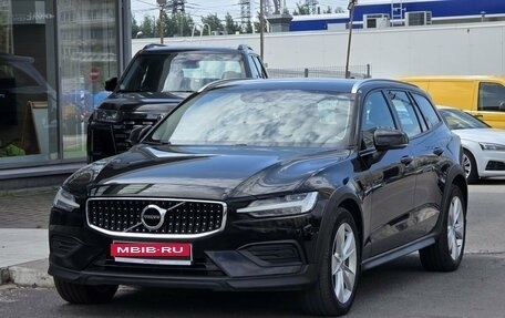 Volvo V60 Cross Country II, 2019 год, 3 450 000 рублей, 8 фотография