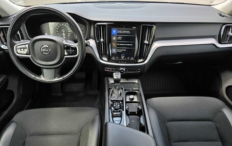 Volvo V60 Cross Country II, 2019 год, 3 450 000 рублей, 10 фотография
