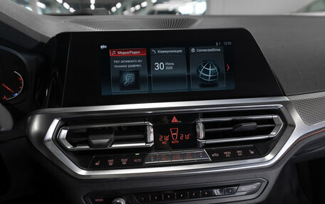 BMW 3 серия, 2019 год, 3 390 000 рублей, 15 фотография