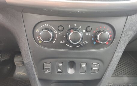 Renault Logan II, 2014 год, 570 000 рублей, 12 фотография