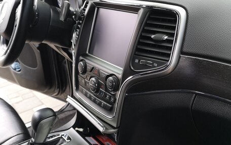 Jeep Grand Cherokee, 2018 год, 4 100 000 рублей, 24 фотография