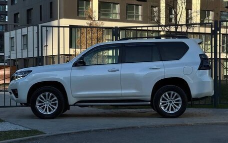 Toyota Land Cruiser Prado 150 рестайлинг 2, 2021 год, 6 100 000 рублей, 2 фотография